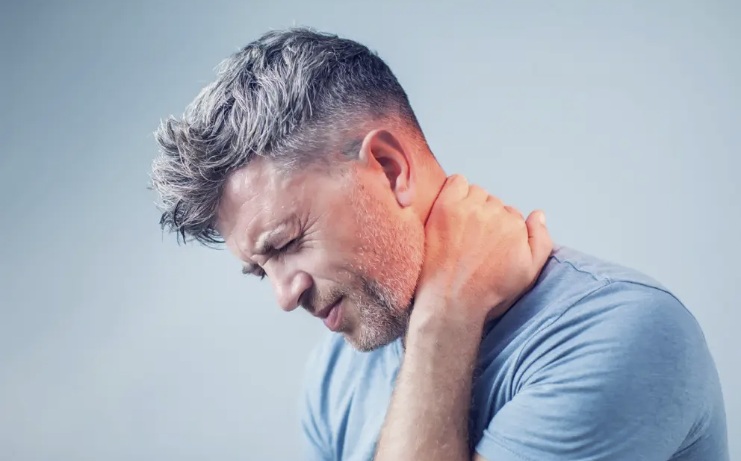 Read more about the article What Is Military Neck? Causes, Symptoms, and Chiropractic Treatment